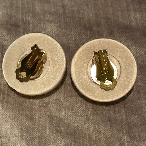 Vintage Unmarked Faux Pearl Clip On Earrings - Picture 4 of 7